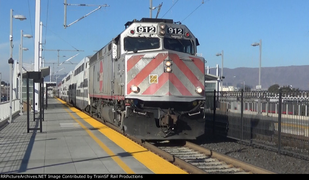 JPBX 912 Leads Caltrain 148